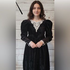 Vintage storybook heirlooms black velvet dress